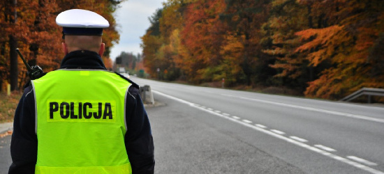 Jesienne warunki na drogach. Policja apeluje o ostrożność