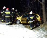 Straciła panowanie nad samochodem i wjechała do rowu (ZDJĘCIA)