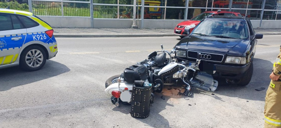 Niebezpiecznie w Zagórzu. Zderzenie osobówki z motocyklem (ZDJĘCIA)