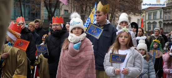 PRZEMYŚL. Tłumy mieszkańców na Orszaku Trzech Króli! (VIDEO Z LOTU PTAKA)