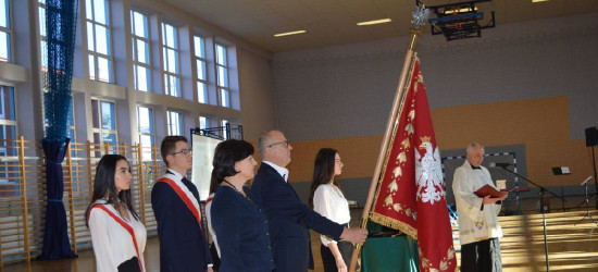 I LO w Sanoku ma nowy sztandar (FOTO)