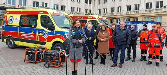 Nowe ambulanse przekazane przez wojewodę (VIDEO)