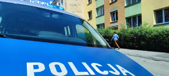 Wyważyli drzwi i wynieśli z mieszkania dwie dziewczynki!