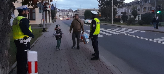 Po zmroku pieszy bardziej bezpieczny… z odblaskiem! (FOTO)