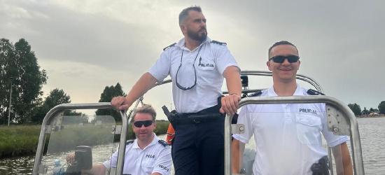 Policjanci uratowali tonącego 17-latka
