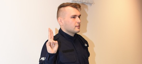 SANOK: Nowo przyjęty policjant złożył ślubowanie (FOTO)