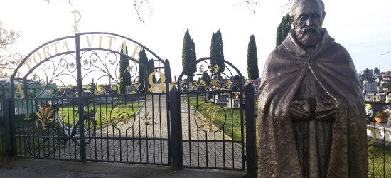 TREPCZA: Święty spod cmentarnej bramy. „Bądź dobry, jak chleb…”