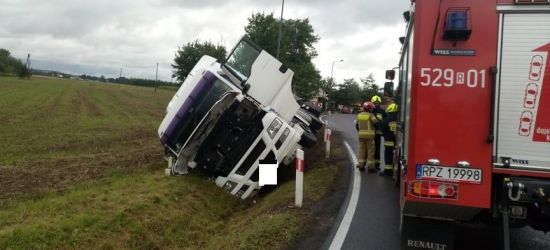 REGION: Nie dostosował prędkości. Tir w rowie
