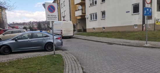 REGION. Tragiczny wypadek. Nie żyje 73-latek potrącony przez busa (FOTO)