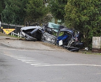 Wjechała w przydrożną kapliczkę. Młody mężczyzna w ciężkim stanie trafił do szpitala