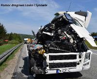 Kraksa trzech tirów. Jedna osoba trafiła do szpitala (ZDJĘCIA)