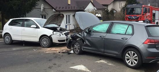 Zderzenie samochodów na serpentynach w Zagórzu (VIDEO, ZDJĘCIA)
