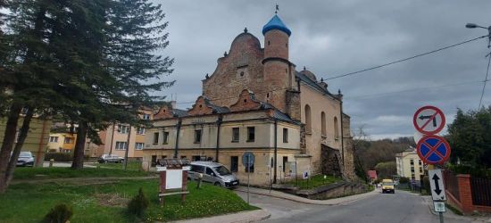 W galerii „Synagoga” niespokojnie. Niektórzy artyści biorą z wystawą rozbrat