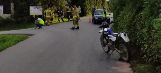 16-latek na motocyklu zderzył się z samochodem (ZDJĘCIE)