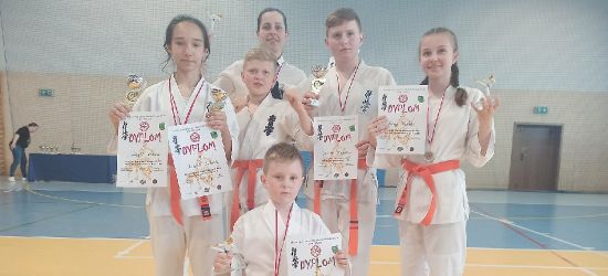 Drużynowe srebro dla UKS KKK Kumite z Niebieszczan (ZDJĘCIA)