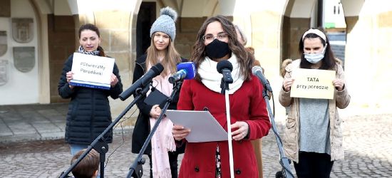 Apel matek do szpitali: Przywróćcie porody rodzinne! (VIDEO, FOTO)