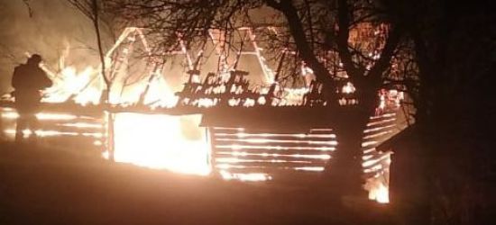 REGION: Ogromny pożar. Drewniany budynek spłonął doszczętnie (ZDJĘCIA)