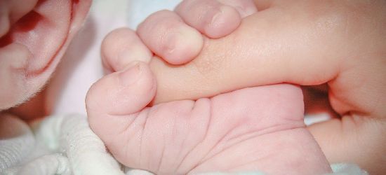 Pozostawili niemowlę bez opieki. Było głodne i zaniedbane
