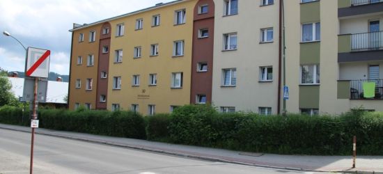 SANOK: Kobieta wychodziła przez okno. Pijana, upadła z pierwszego piętra