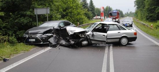 Zderzenie czterech samochodów. Jedna osoba zmarła w szpitalu (FOTO)