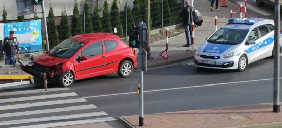 SANOK: Przez skrzyżowanie na czerwonym (FOTO)