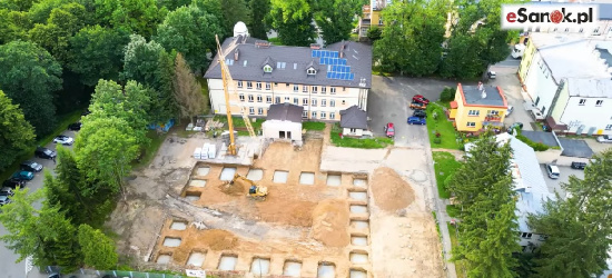 POWIAT LESKI. Budowa sali przy liceum na ostatniej prostej. Znamy datę zakończenia prac! (ZDJĘCIA)