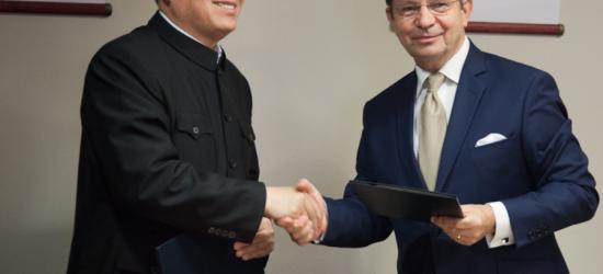 Podkarpacie idzie na współpracę z Chinami. Ortyl podpisał umowę