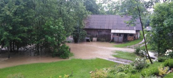 BUKOWSKO: Potoki zamieniały się w rwące rzeki (FOTO)