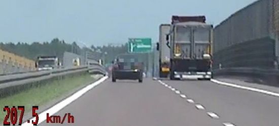 Jechał z prędkością 207 km/h! Jaki otrzymał mandat? (VIDEO)