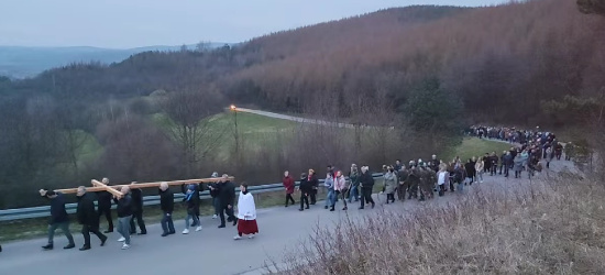 TARNAWA GÓRNA: Droga Krzyżowa na górę Gruszka (VIDEO, ZDJĘCIA)