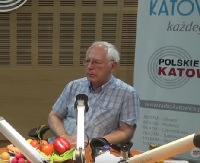 Śniadanie z Jerzym Ziębą. Jak się nawadniać? Jaką wodę pić i ile? Co zawierają plastikowe butelki? (VIDEO)