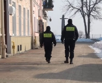 KRONIKA STRAŻY MIEJSKIEJ: Parkowanie na miejscach dla niepełnosprawnych, alkohol pod chmurką i wychłodzeni bezdomni