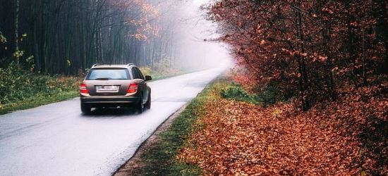 Niebezpiecznie na drogach naszego powiatu. Zmrok, mgła, ślisko