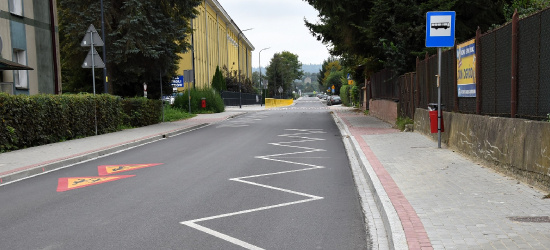 Zakończono remont ulicy Stróżowskiej. Poprawa komfortu i bezpieczeństwa (ZDJĘCIA)