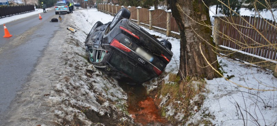 Dachowanie audi w Zręcinie (ZDJĘCIA)