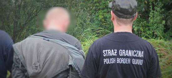 Ukrainiec nielegalnie przekroczył granicę. Schował się w rzece (FOTO)