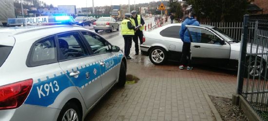 AKTUALIZACJA: Brawura? „Ścięte” słupki i mandat (FOTO)