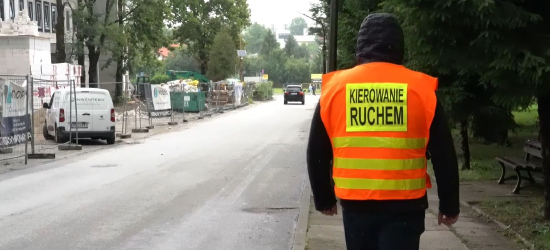 Uzbrójmy się w cierpliwość. To wszystko dla bezpieczeństwa (VIDEO)