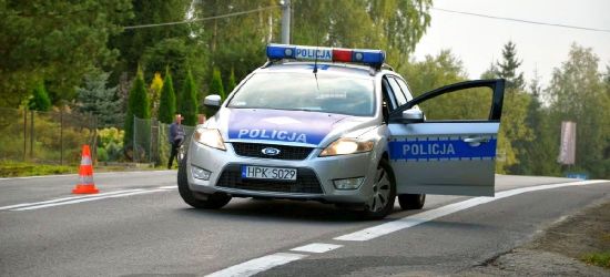 Dachował w rowie i utknął w pojeździe. Był kompletnie pijany…