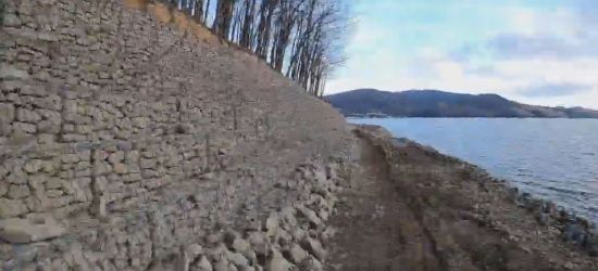 Trwa umacnianie brzegów Jeziora Solińskiego. Nowe ścieżki spacerowe (VIDEO)