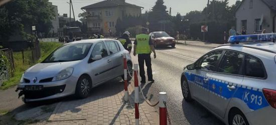 ZARSZYN. Niebezpiecznie na „krajówce”. Osobówka wjechała w słupki (ZDJĘCIA)