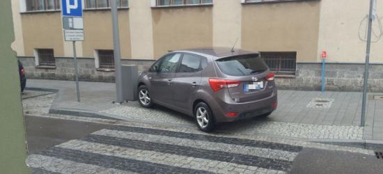 SANOK: Parkingowy majstersztyk w centrum miasta (ZDJĘCIE)