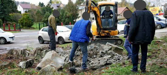 GMINA SANOK: „Bohaterom niezłomnym …”. Budowa pomnika w Pakoszówce
