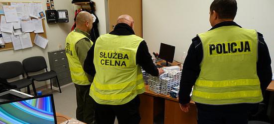 Blisko 1000 paczek papierosów bez akcyzy