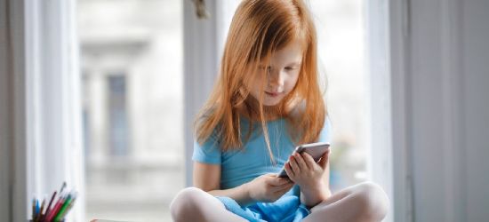 Groźne internetowe wyzwania! Sprawdzajcie, co robią wasze dzieci