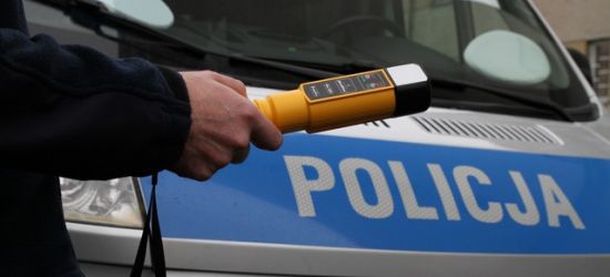 PODKARPACIE. 51-latek wjechał fiatem w ciężarówkę. Miał prawie 4 promile!
