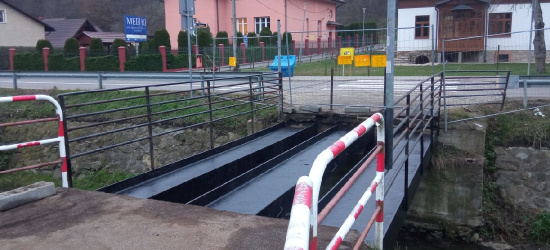 Remont kładki. Do kiedy zostaje wyłączona dla pieszych? (ZDJĘCIA)