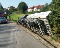 Zderzenie dwóch ciężarówek. Kierowca volvo z obrażeniami (ZDJĘCIA)