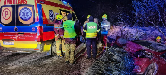 BIESZCZADY: Samochód w rowie. W środku kobieta z dzieckiem (ZDJĘCIA)