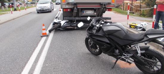 ZARSZYN: Motocykl wjechał w ciężarówkę. Drugi położył się na jezdni (FOTO)